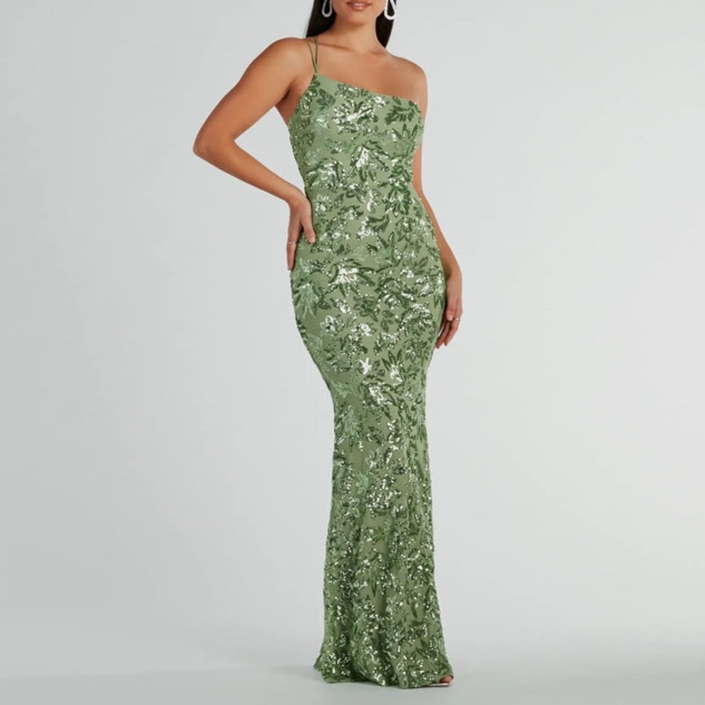 Windsor Sequin Formal Dress
